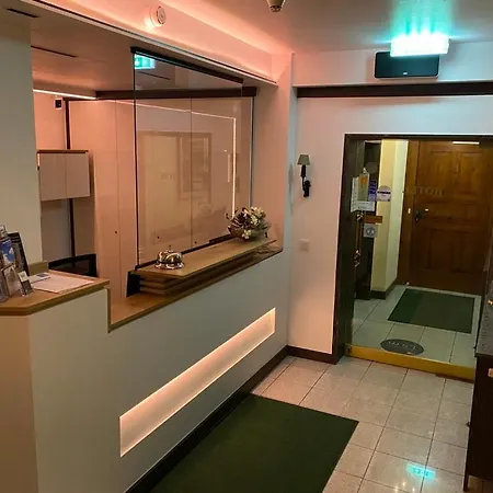 Gruenes Tor Szálloda